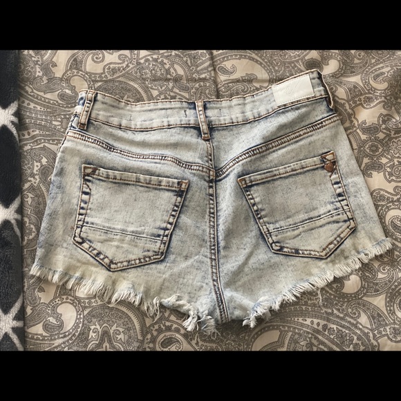 Shorts - Picture 2 of 5